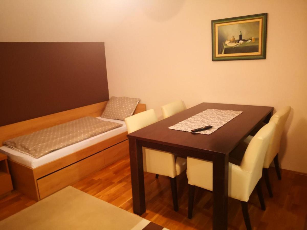 Apartmani Exit Pale Extérieur photo