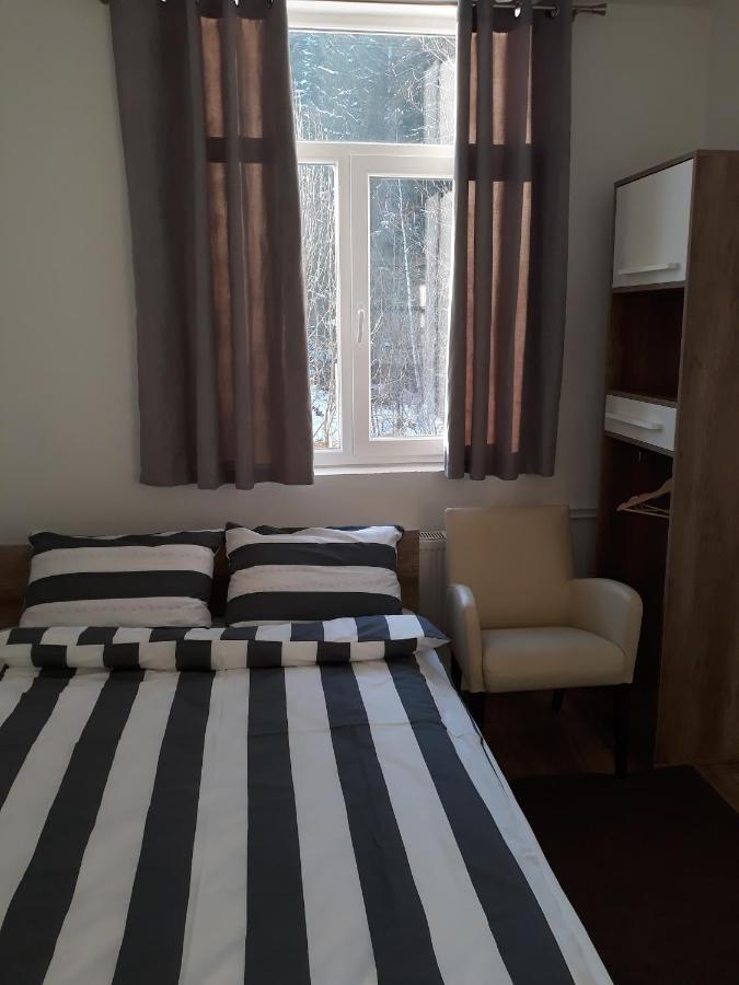 Apartmani Exit Pale Extérieur photo